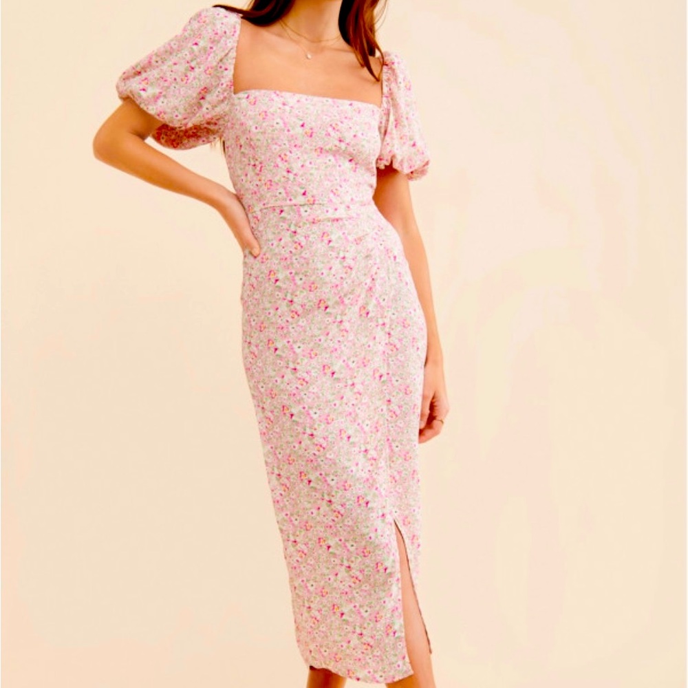 Flattering and comfortable midi dress